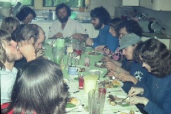 community-house-meal41C7E96A-4334-6309-669A-85C6EE8A4D63.jpg